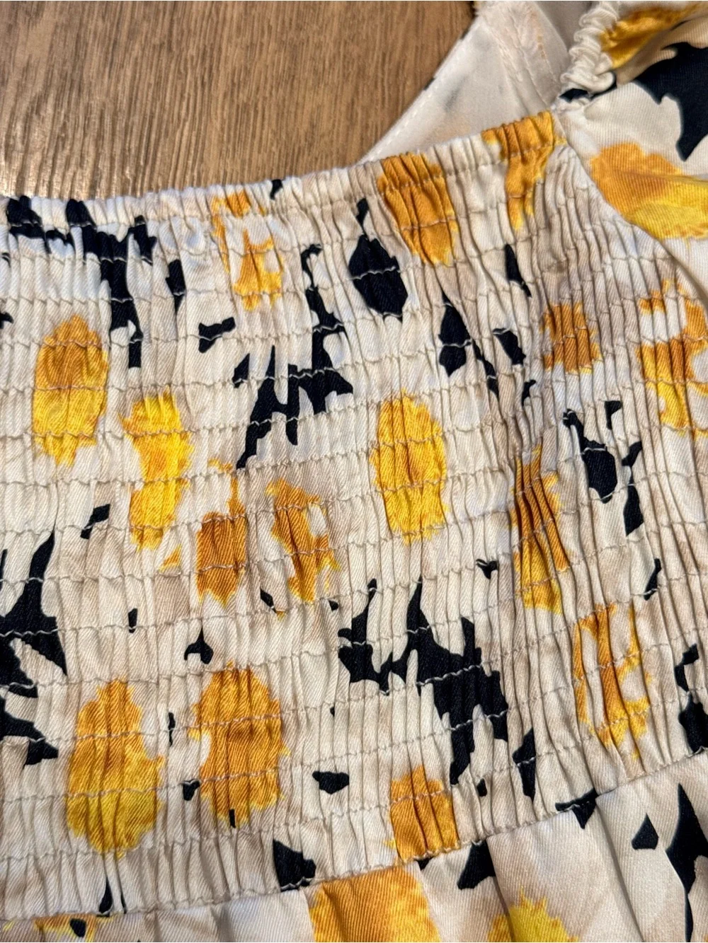 Zara Women’s White & Yellow Daisy Puff-Sleeve Blouse